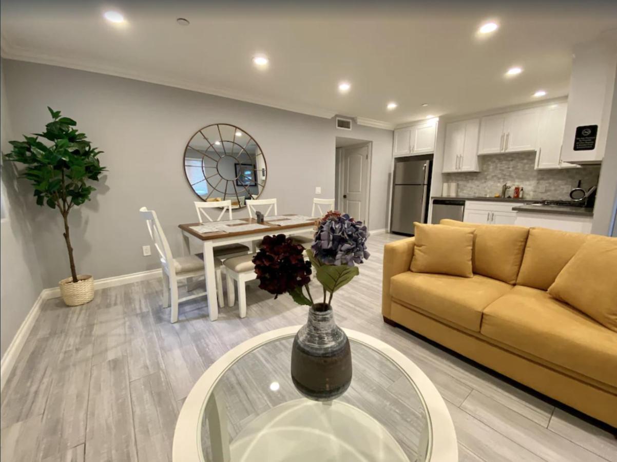 Stylish Hollywood Townhouse - Ideal Location Apartment *