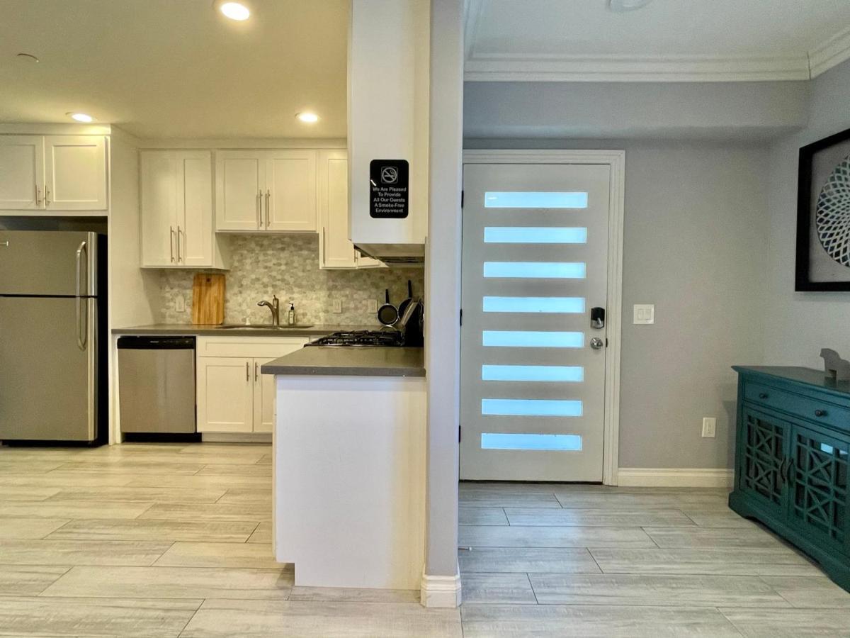 Stylish Hollywood Townhouse - Ideal Location Apartment