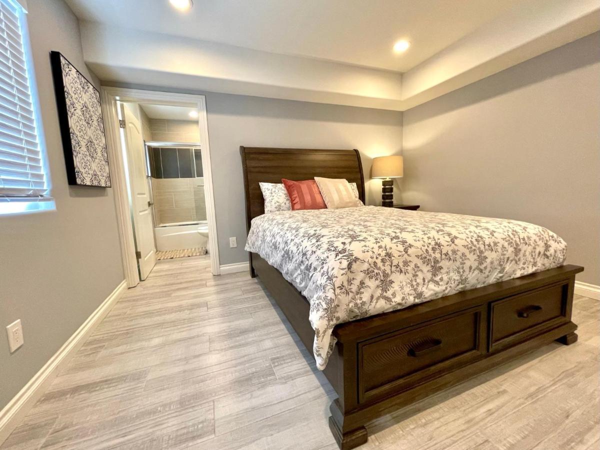 Stylish Hollywood Townhouse - Ideal Location Apartment